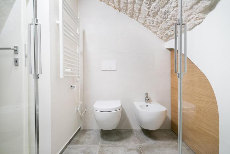 Deluxe Suite with Spa Bath image 3