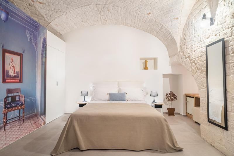 Standard Double Room image 4