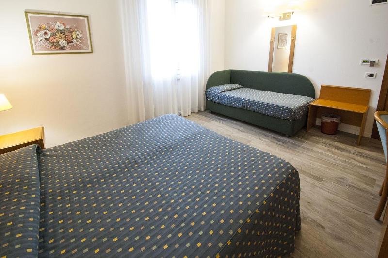 Triple Room image 4