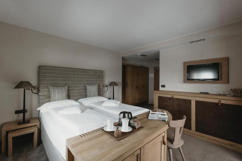 Superior Double Room image 3
