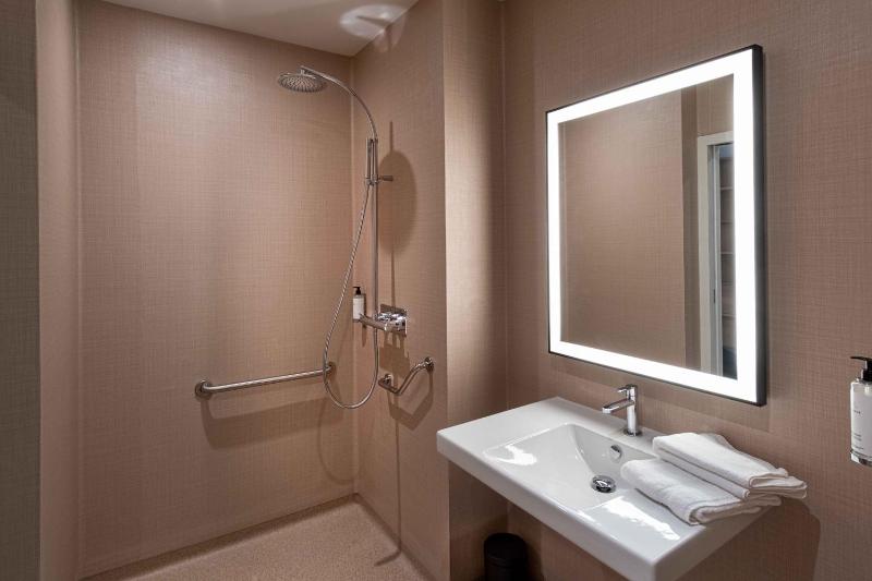 Superior Double Room image 4