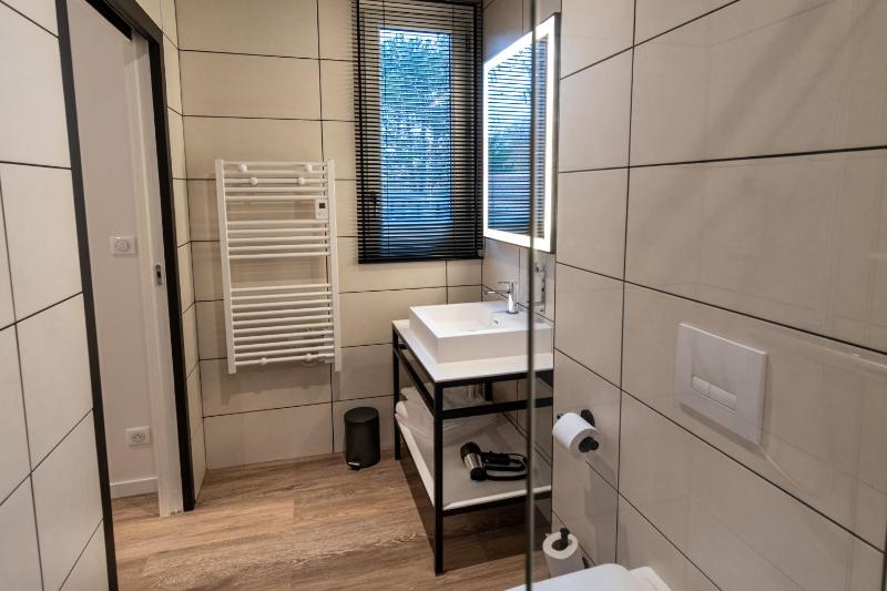 Standard Queen Room image 3