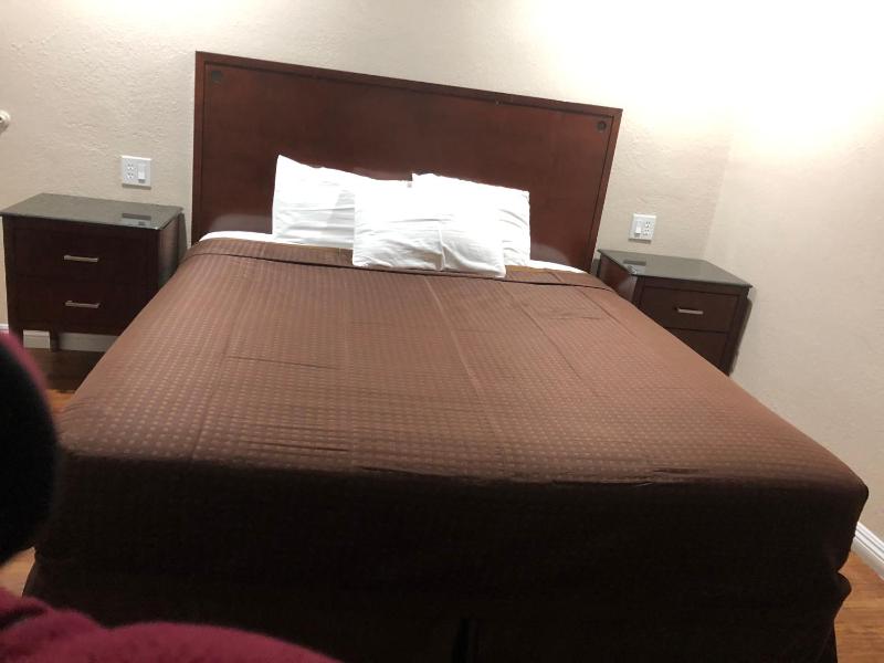  King Room with One King Bed - Non Smoking image 2
