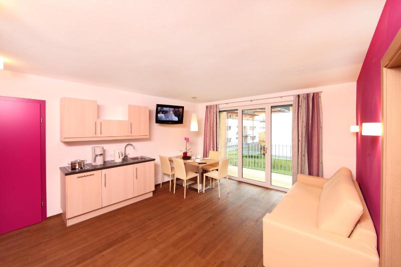 Superior One-Bedroom Apartment image 2