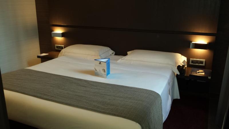 Superior Queen Room image 4