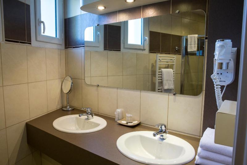 Quadruple Suite with Balcony image 3