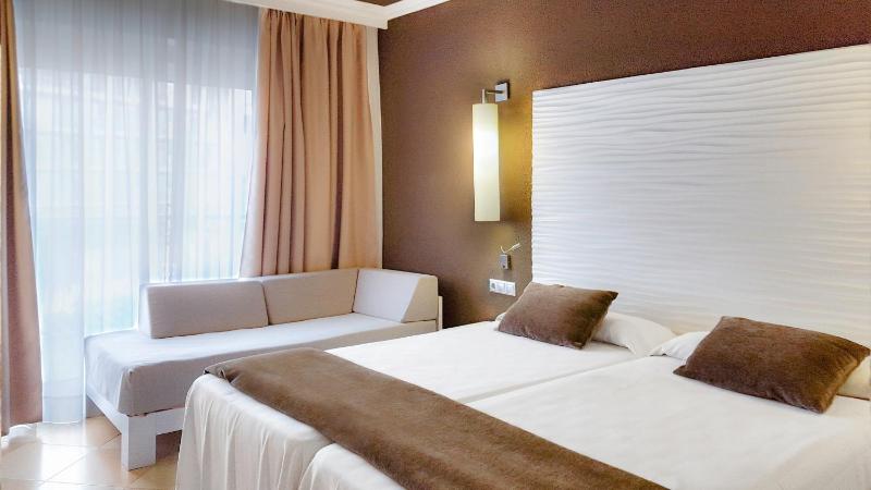 Double or Twin Room image 4