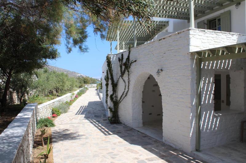 Double Room with Garden View image 3