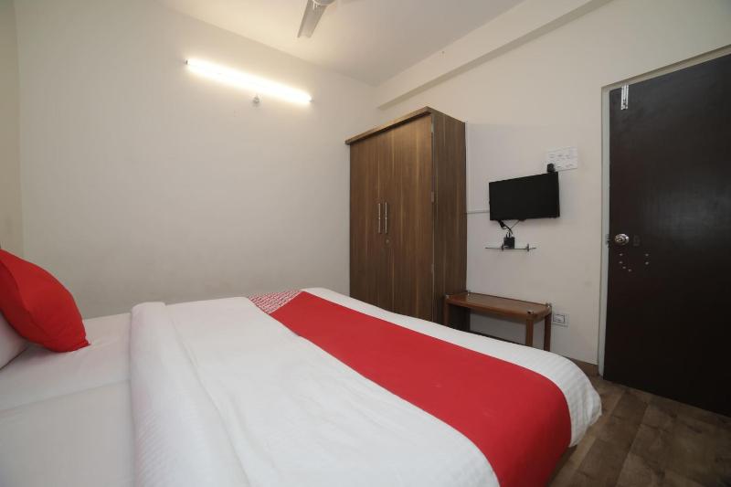Deluxe Double or Twin Room image 1