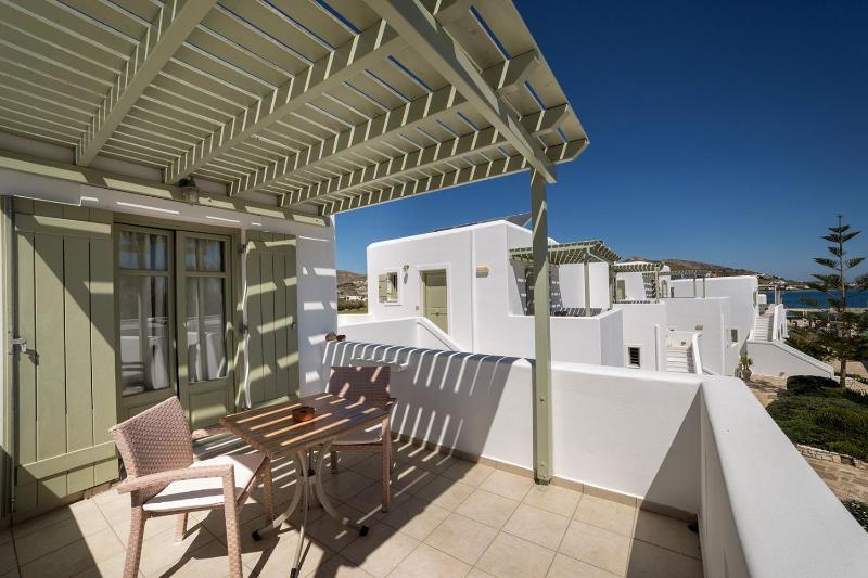 Double Room with Partial Sea View image 4