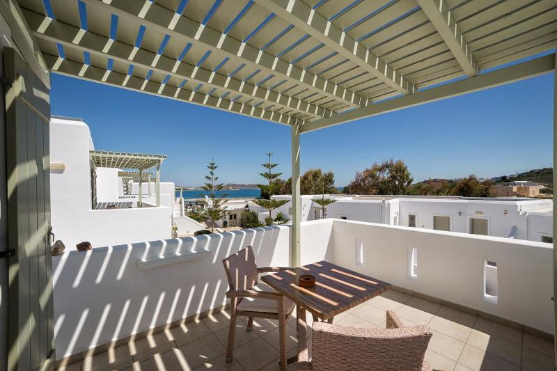 Double Room with Partial Sea View image 3