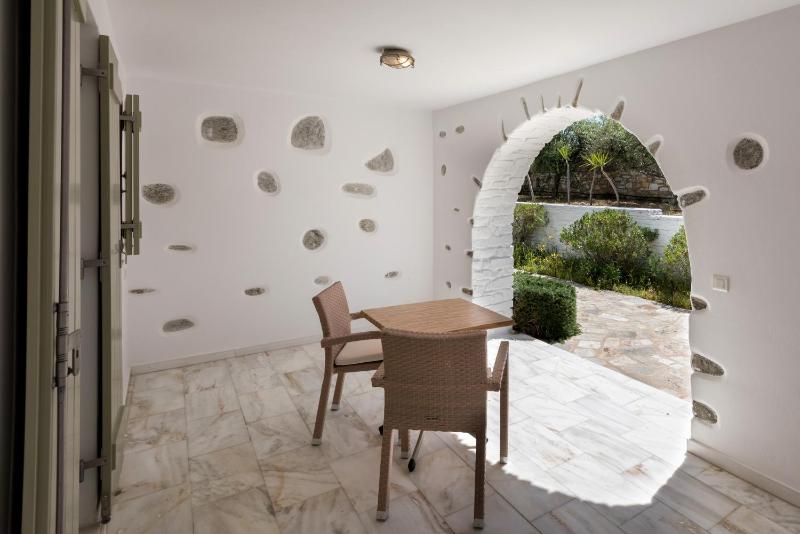 Junior Suite with Garden View image 2