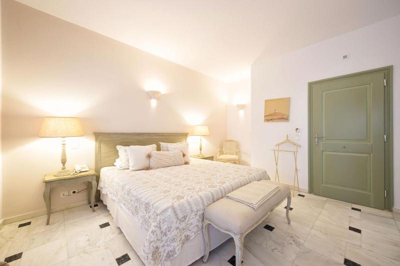 Double Room with Land View image 3