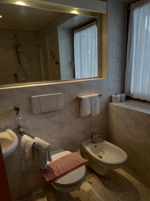 Superior Double Room with Balcony image 2