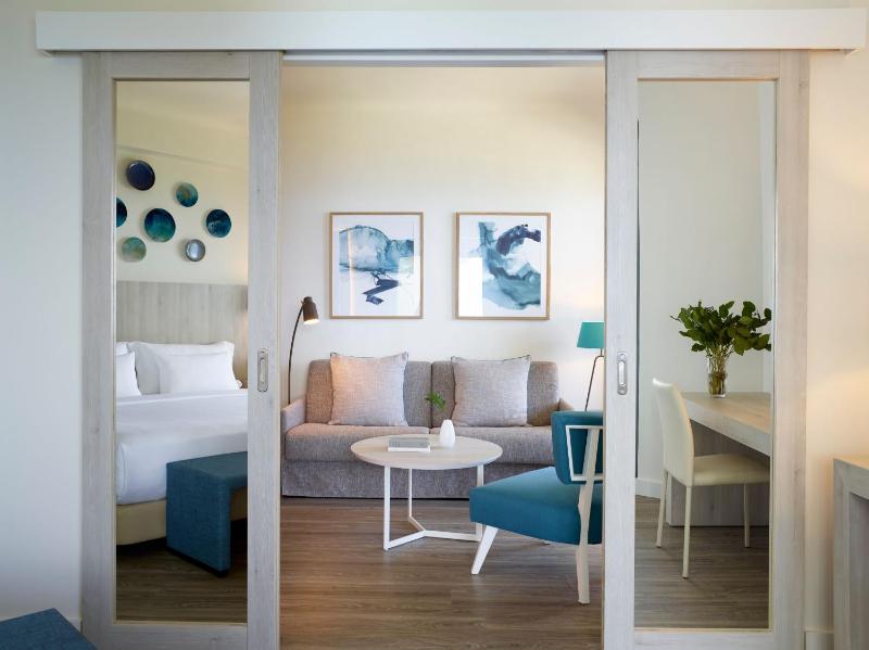 Junior Suite with Sea View image 1