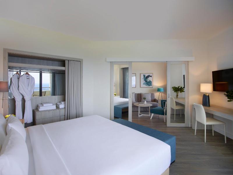 Junior Suite with Sea View image 3
