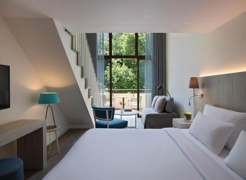 Duplex Suite with Forest View image 3