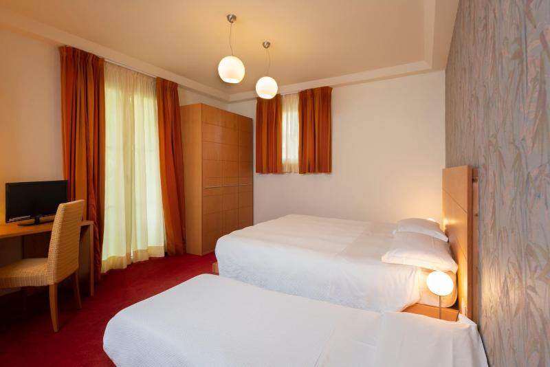 Classic Triple Room image 1