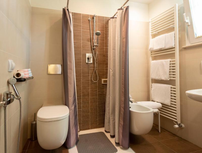 Classic Triple Room image 4