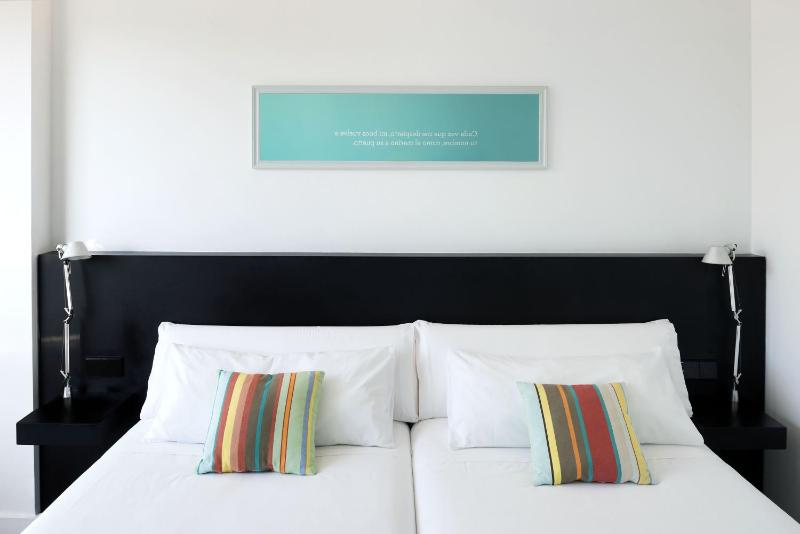 Double or Twin Room image 4