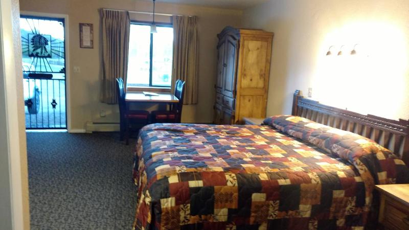 Deluxe King Room image 4