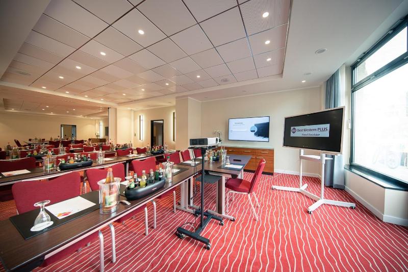 Best Western Plus Hotel Excelsior - image 26
