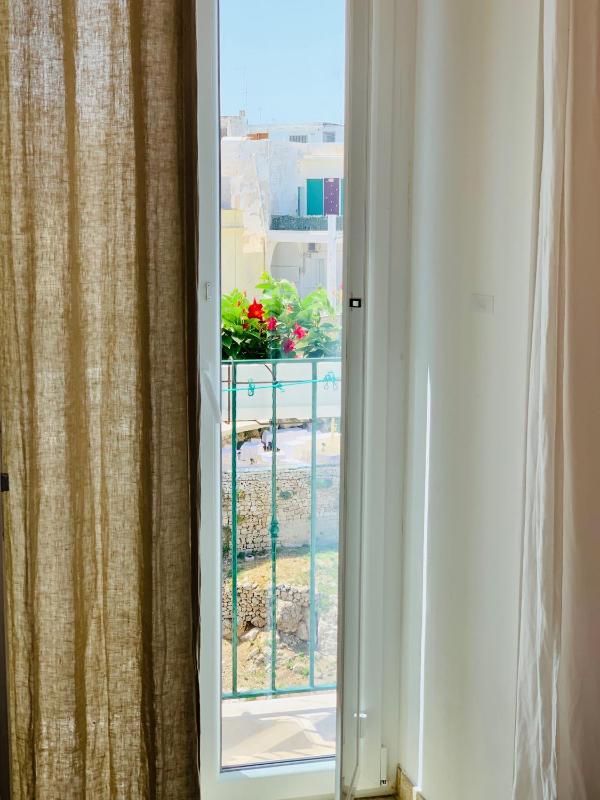 Deluxe Double Room with Sea View image 2