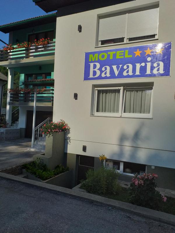 Standard Twin Room image 1