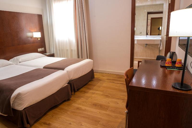 Double or Twin Room image 4