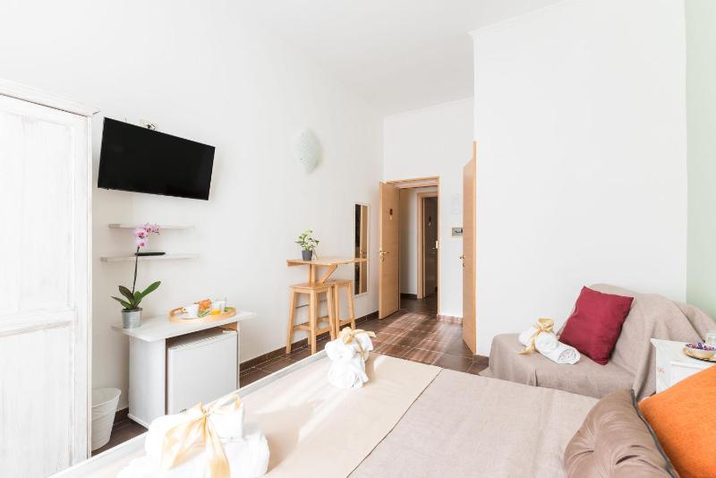 Triple Room image 3