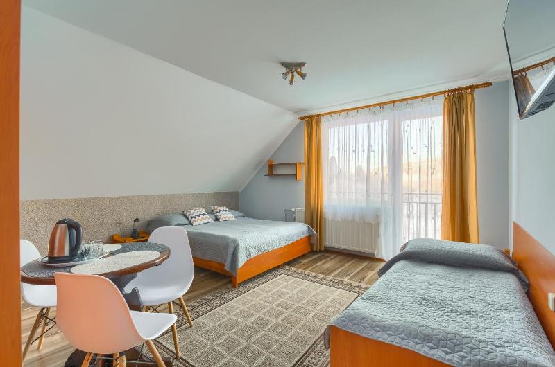 Triple Room with Balcony image 2
