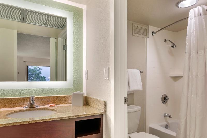 Standard Room with Two Double Beds image 2