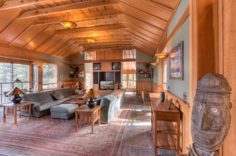 Six-Bedroom Holiday Home image 2