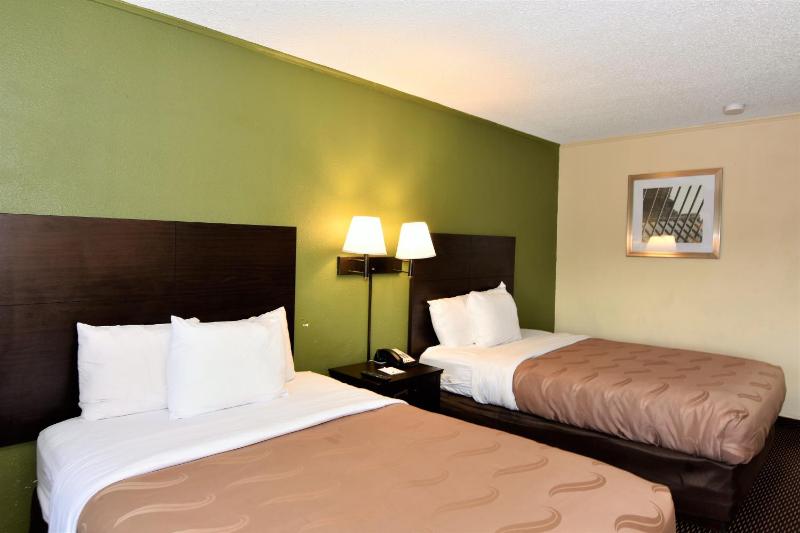 Double Room with Two Double Beds - Smoking image 2