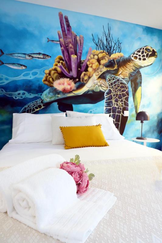 Deluxe Double Room with Balcony image 3