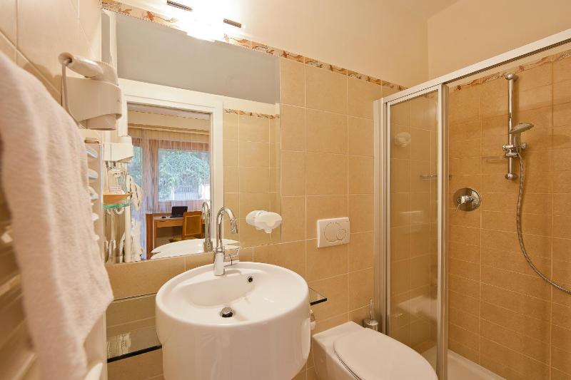 Single Room image 4