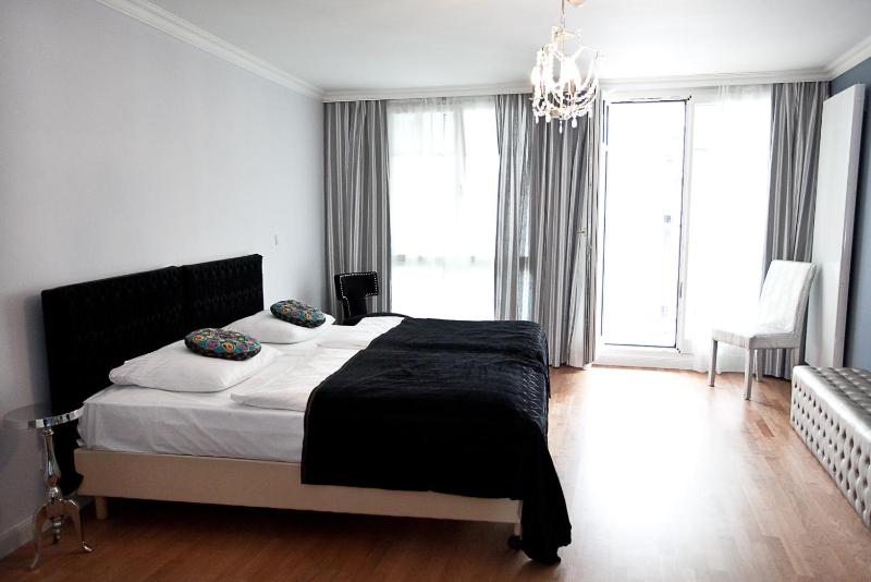 Premium Double Room image 2