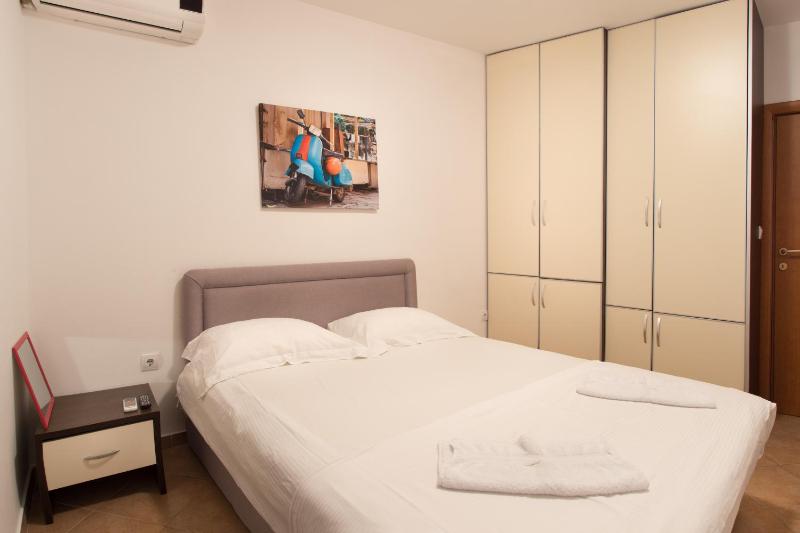 One-Bedroom Apartment image 4