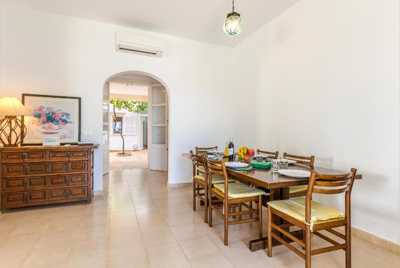 Six-Bedroom House image 2