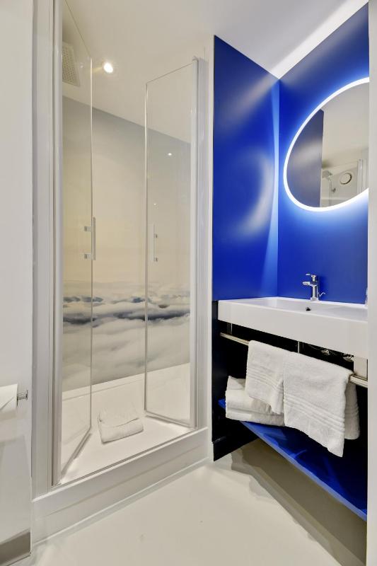 Standard Double Room image 2