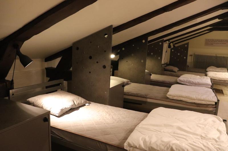 Bed in 16-Bed Dormitory (Mixed) image 3