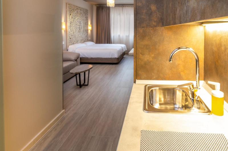 Studio Apartment image 2