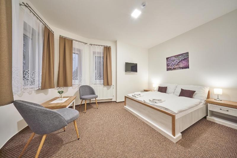 Family Suite with Balcony image 1