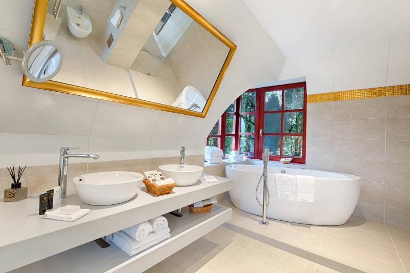 Luxury Suite with City View image 2