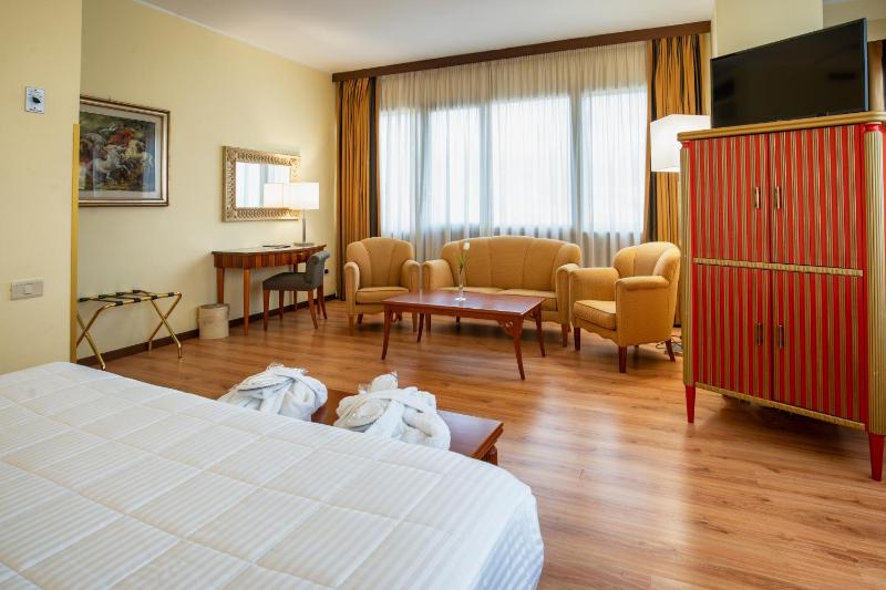 Junior Suite image 3