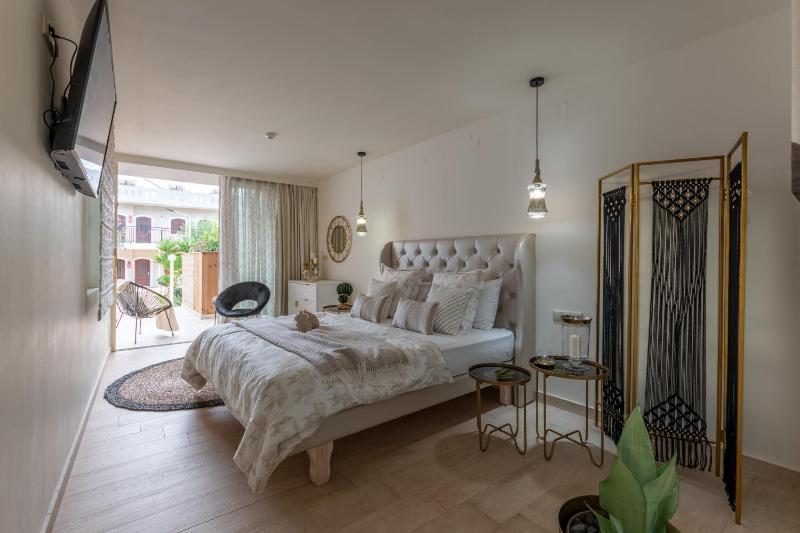 Junior Suite with Garden View image 1
