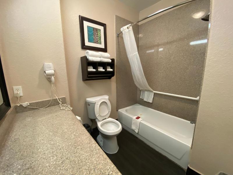 Queen Room with Two Queen Beds with Balcony- Non Smoking image 3