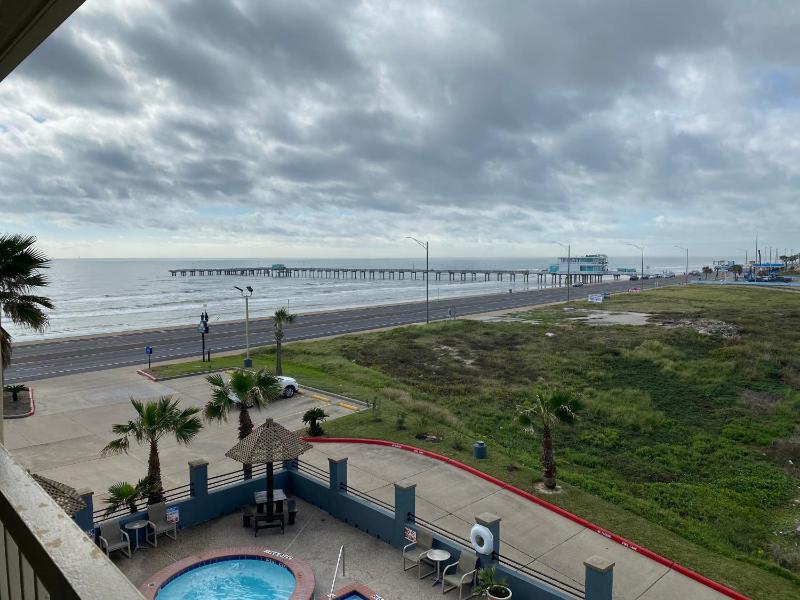 Galveston Beach Hotel - image 10