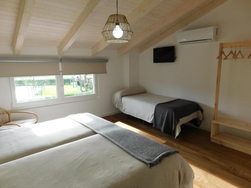 Triple Room with Private Bathroom image 2