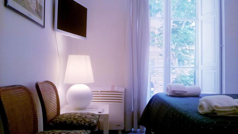 Double Room with Shared Bathroom image 4